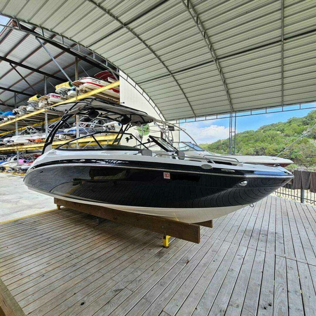 2016 Yamaha Boats 242 Limited E-Series - Image 3