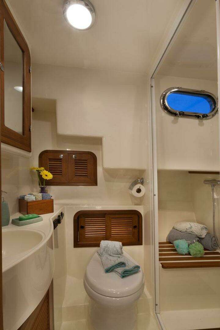 2026 Helmsman Trawlers 43E Pilothouse - Image 43