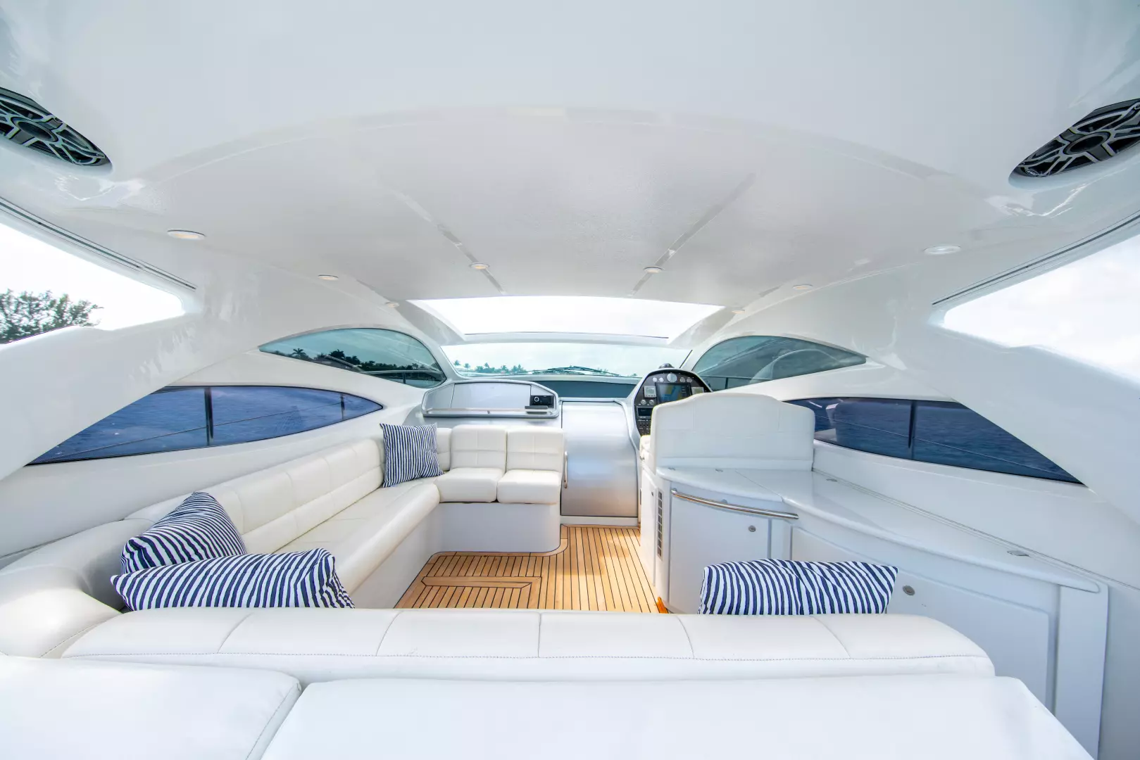 2004 Pershing Express - Image 17