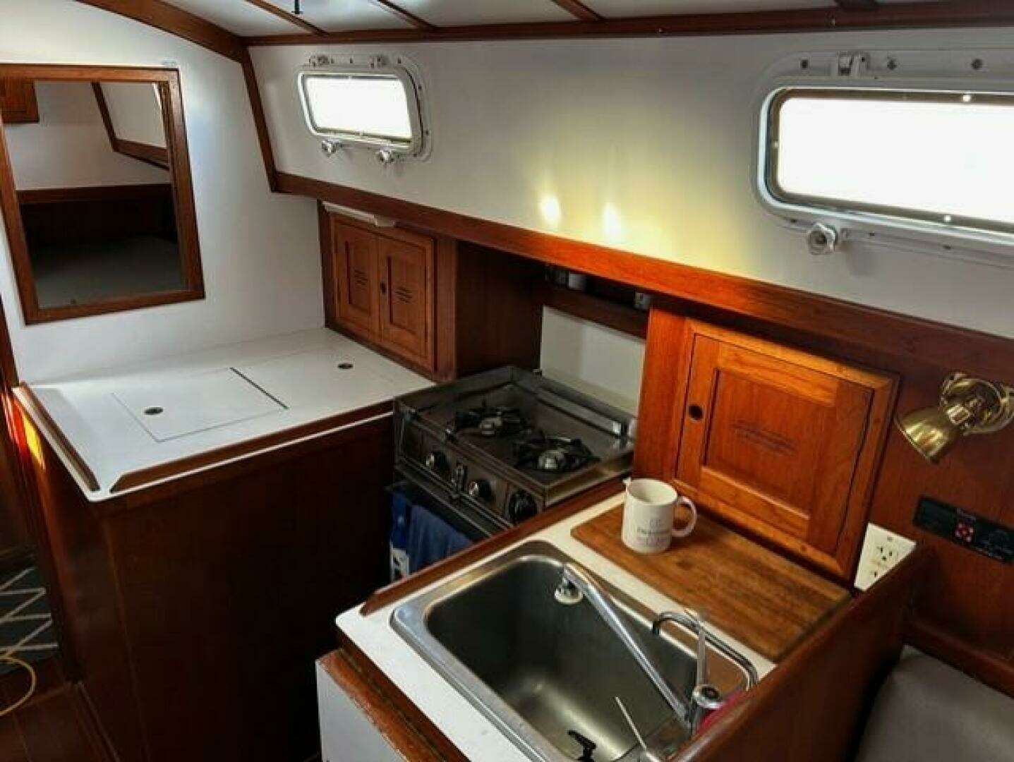 1986 Dickerson Tri-Cabin - Image 21