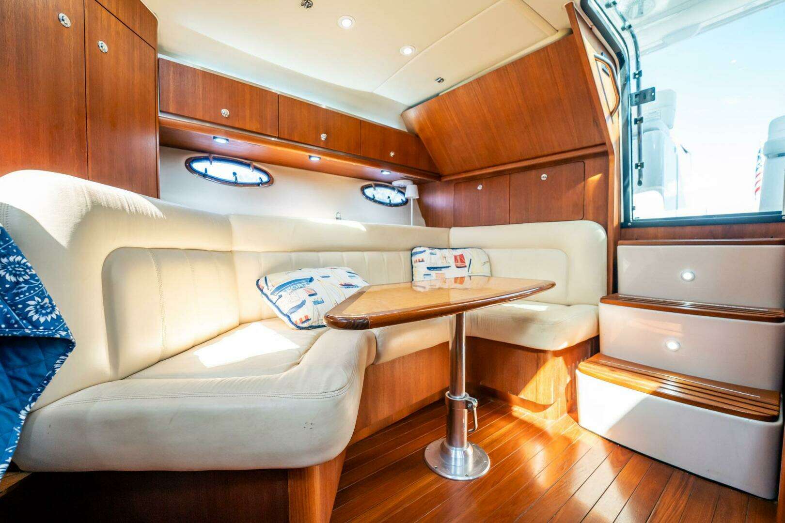 2005 Tiara Yachts 3200 Open - Image 8