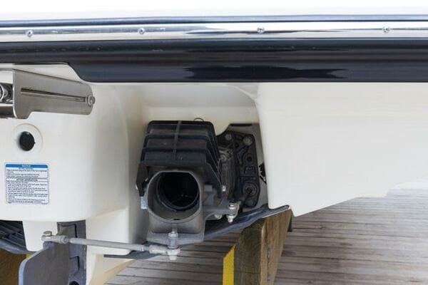 2016 Yamaha Boats 242 Limited S E-Series jet propulsion system close-up.