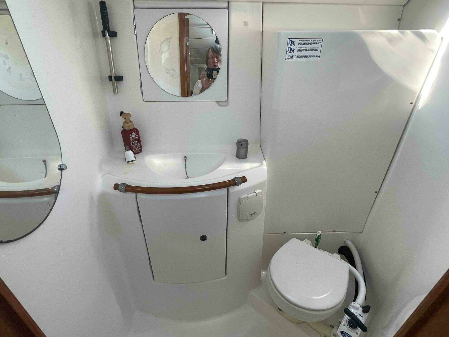 2006 Beneteau 393 - Image 9