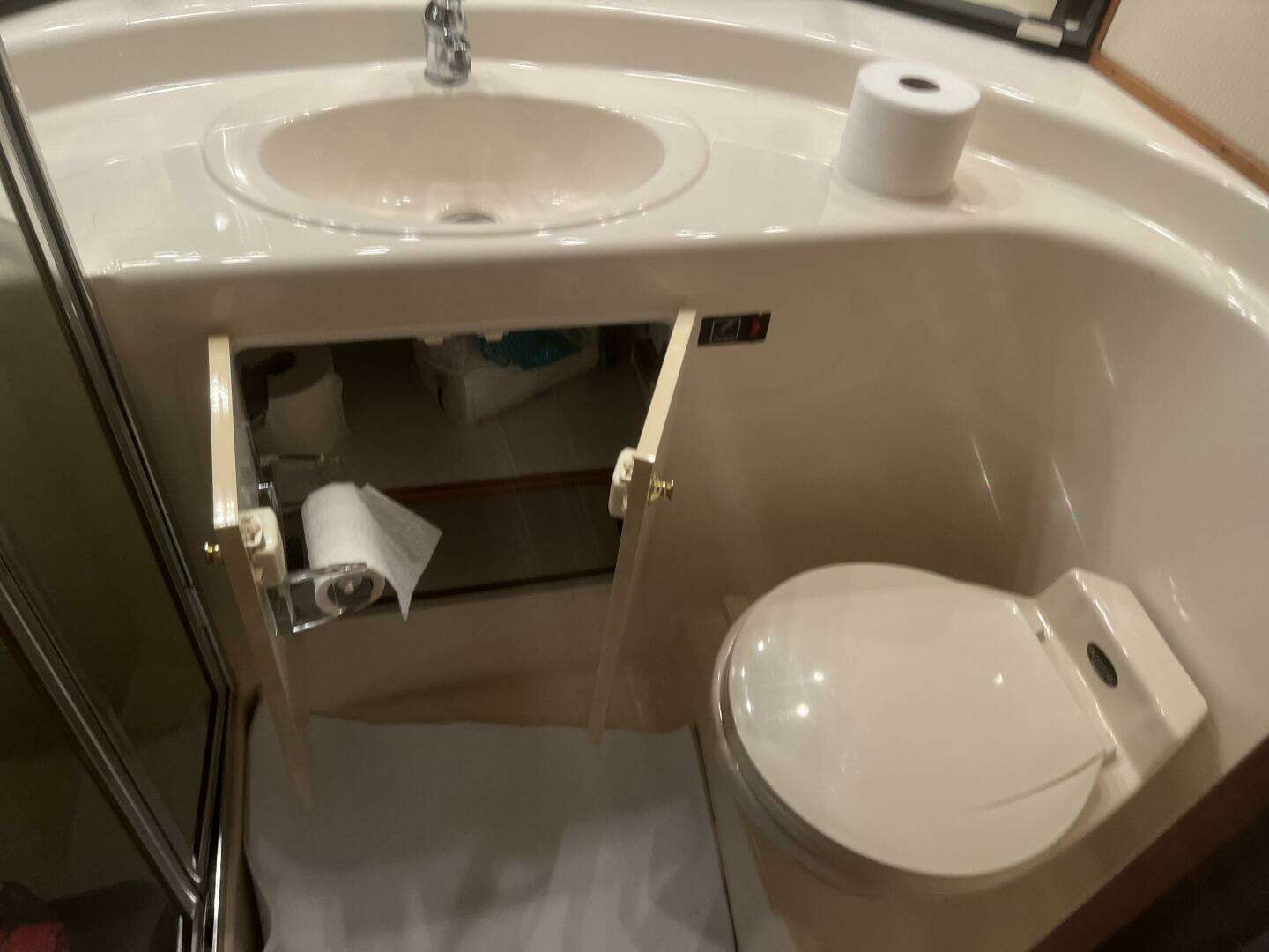 2000 Bayliner 4788 - Image 27