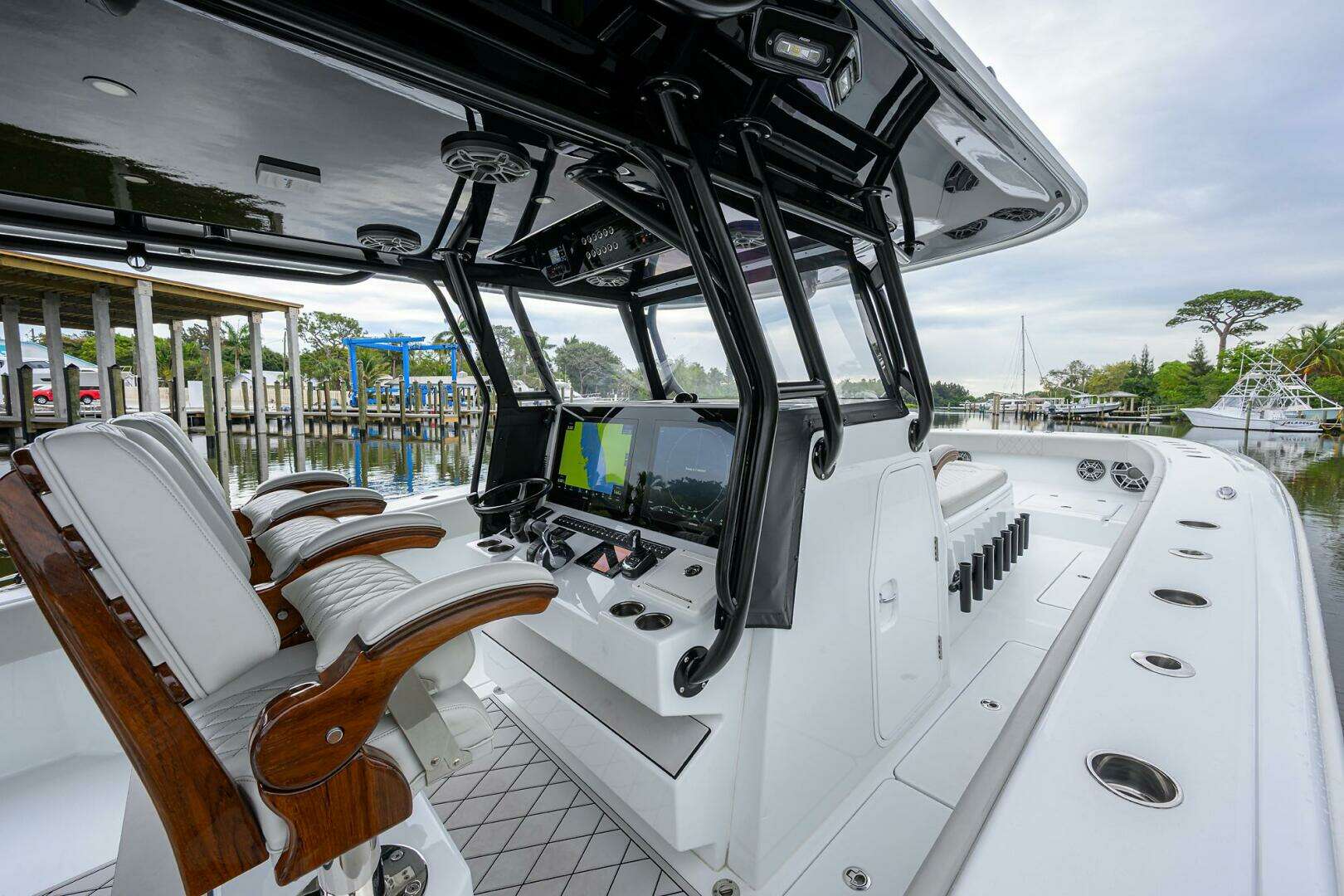2023 Freeman 42 LR Center Console - Image 12