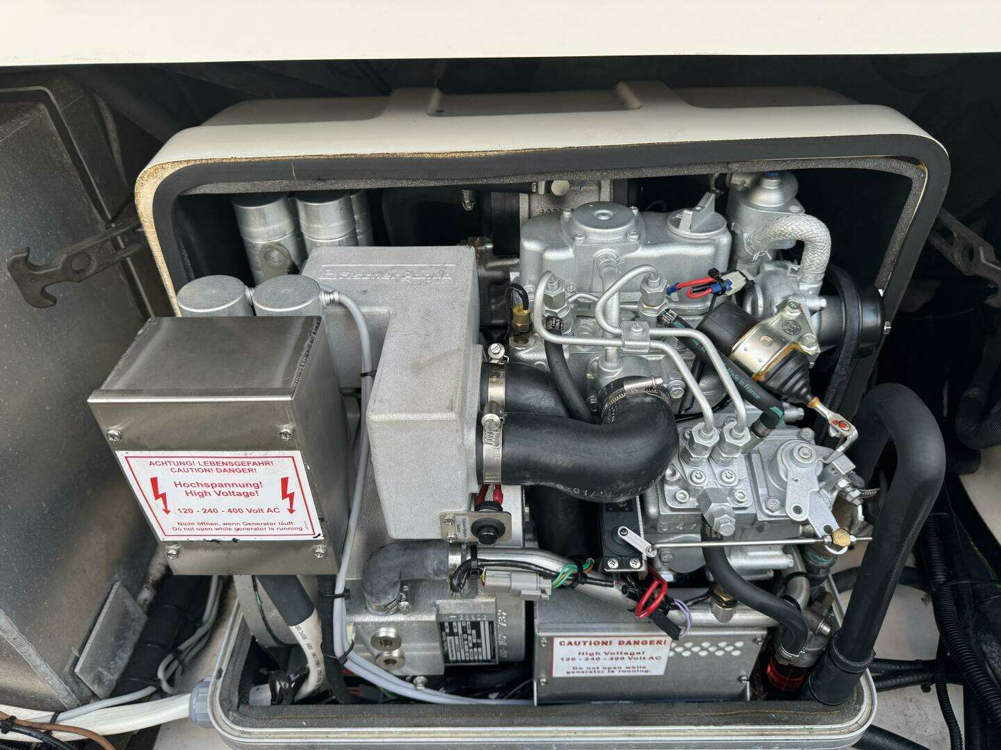 2017 Boston Whaler 370 Outrage - Image 26