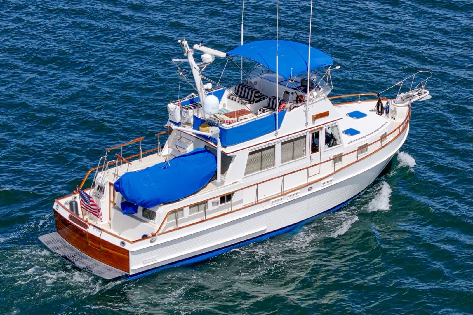 1987 Grand Banks 47 motoryacht - Image 7