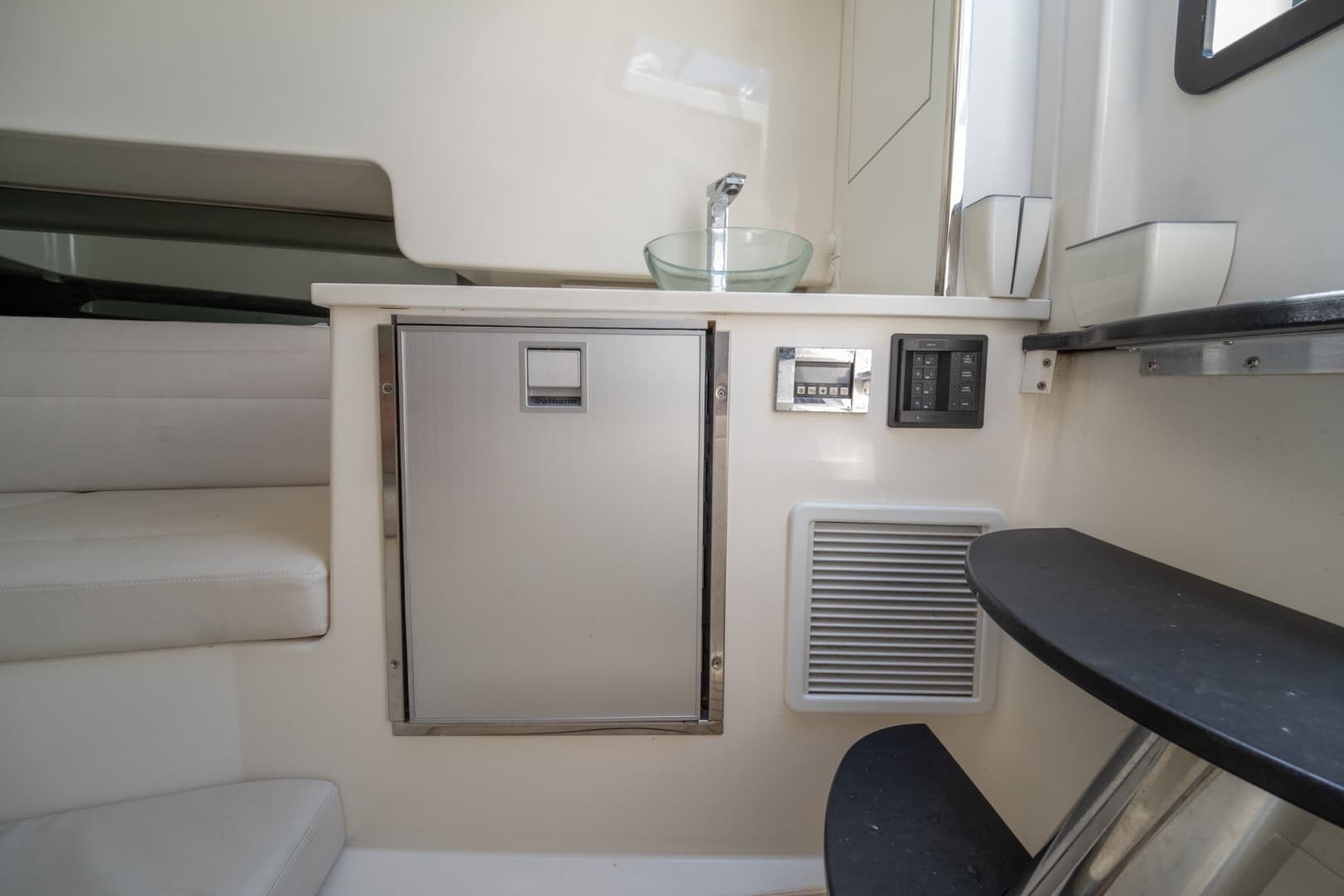 2014 VanDutch 40 - Image 22