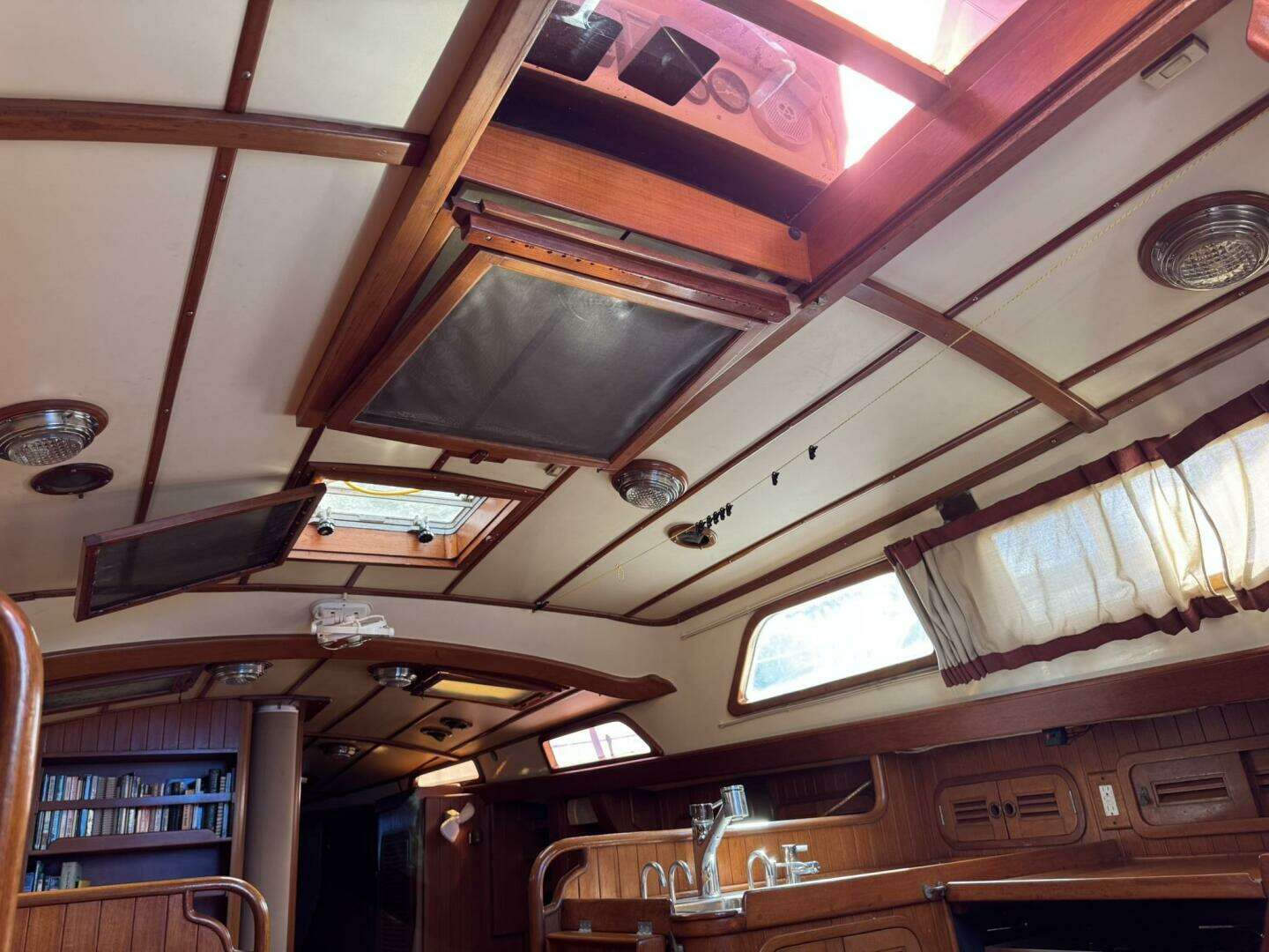 1987 Tayana 42 Vancover Aft Cabin - Image 128
