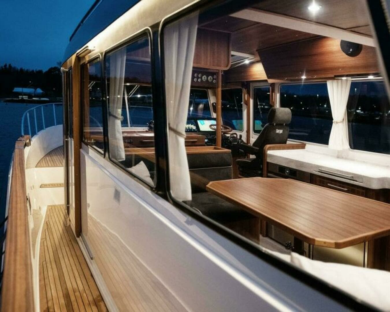 2028 Targa 46 - Image 28