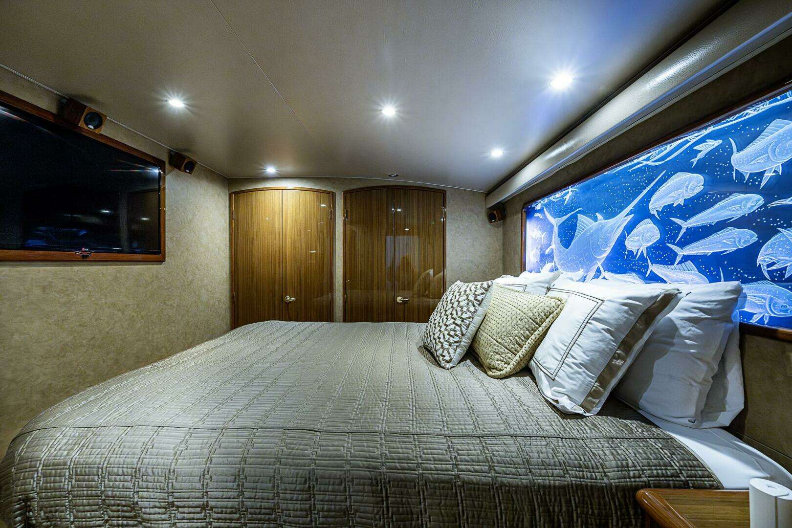 2007 Viking 64 Convertible - Image 20