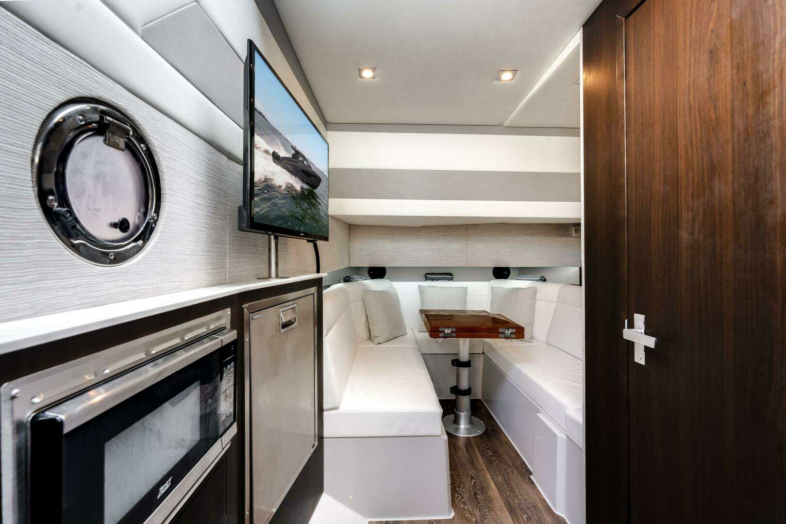 2023 Cruisers Yachts 42 GLS OB - Image 15