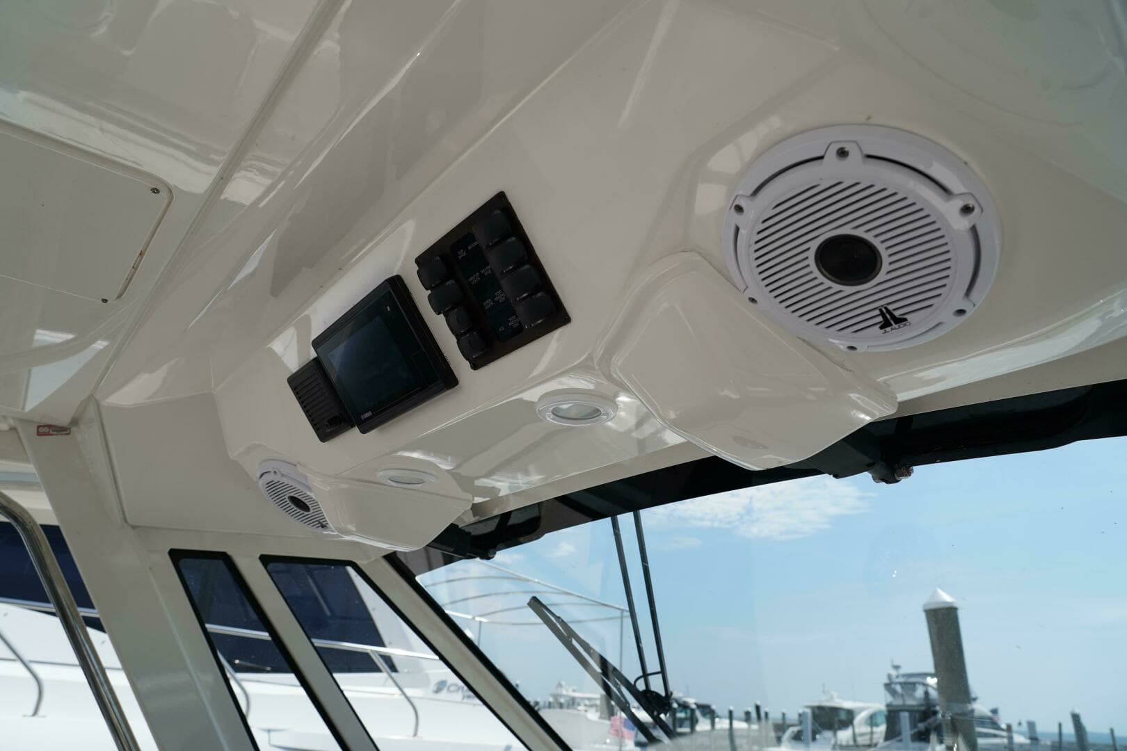 2022 Pursuit 428 - Image 24