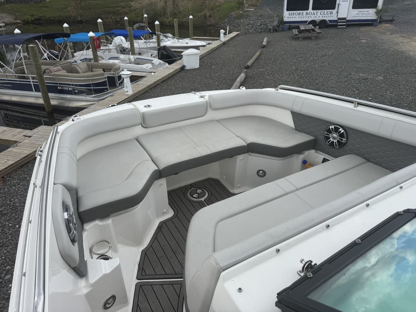 2024 Sea Ray SDX 250 Outboard - Image 16