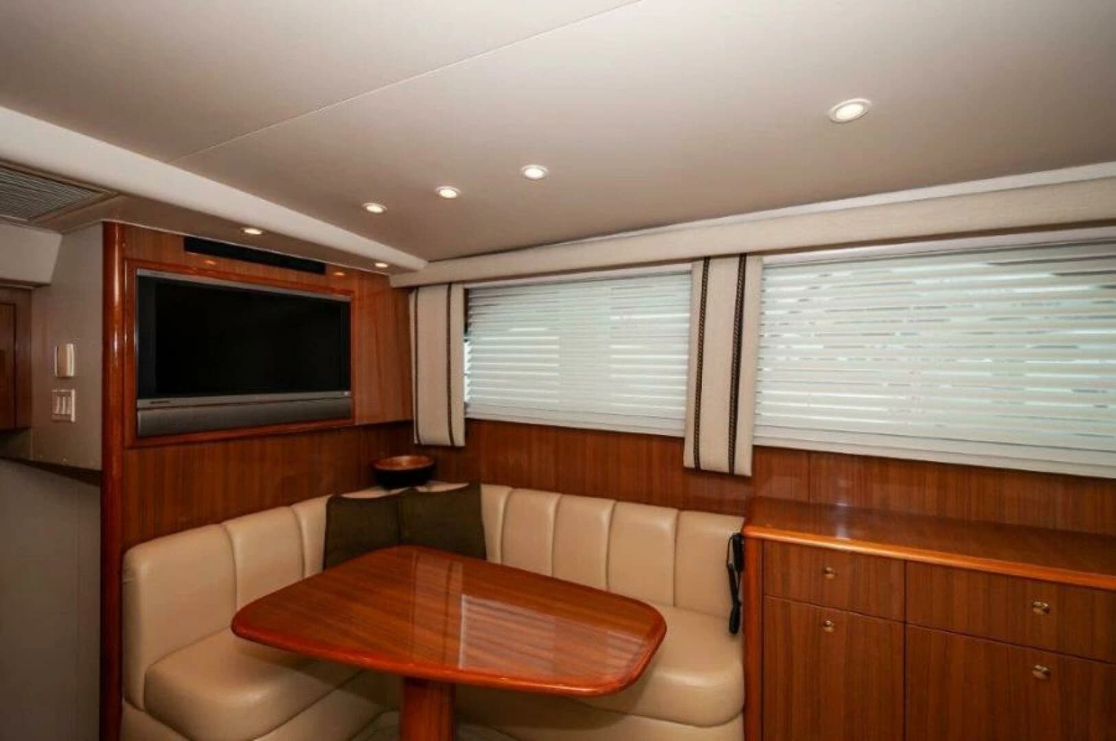 2006 Viking 45 Convertible - Image 6
