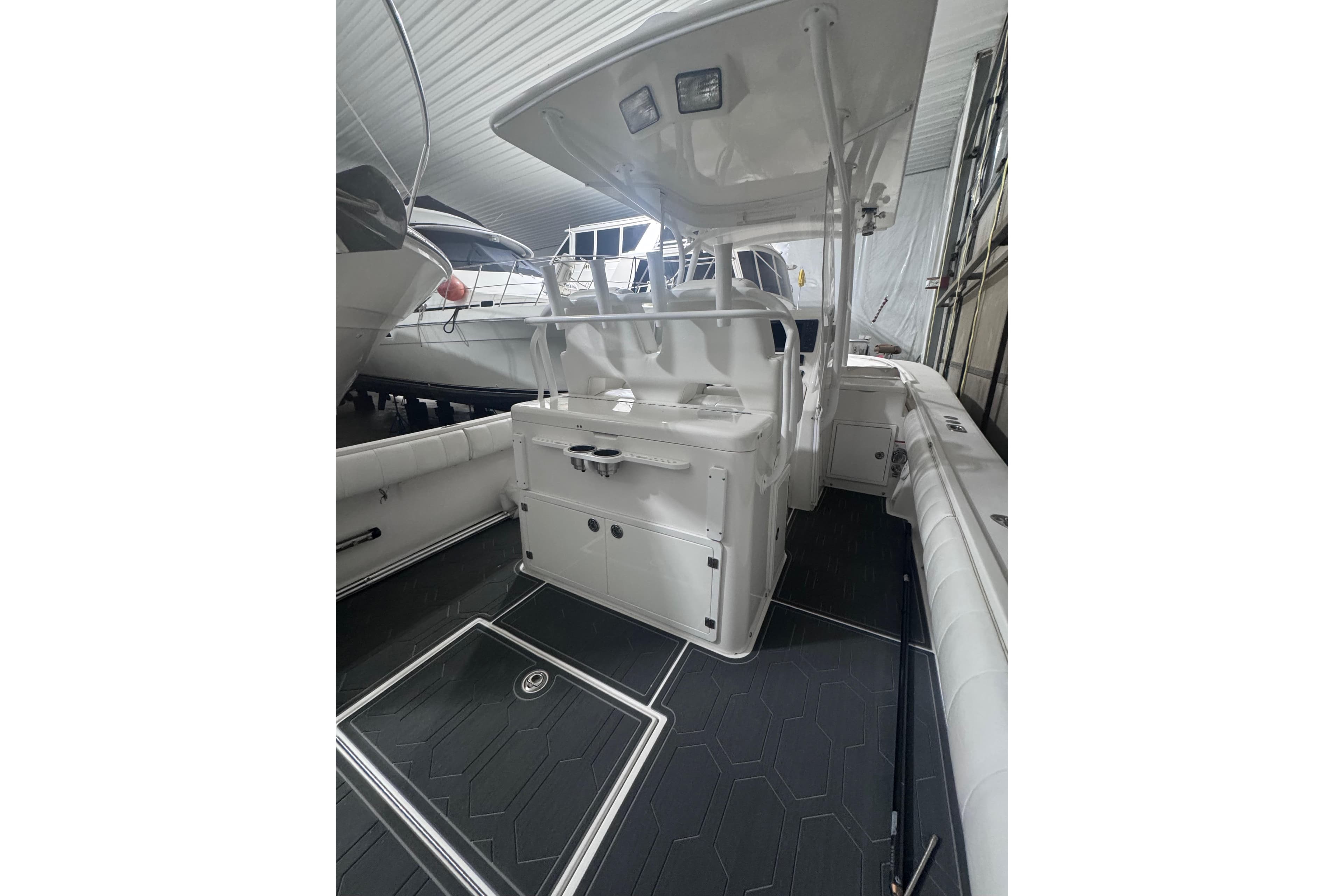 2010 Regulator 34SS boat interior with sleek design and modern features.