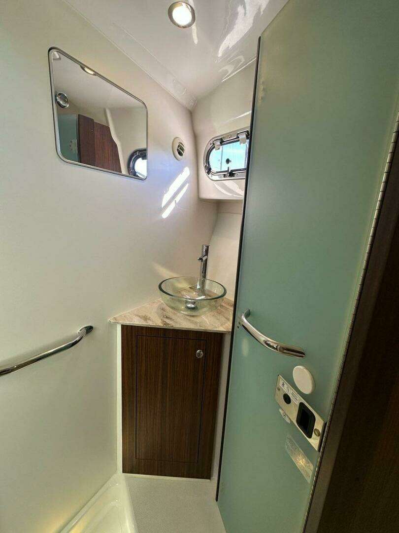 2020 Pursuit 355 OS - Image 31