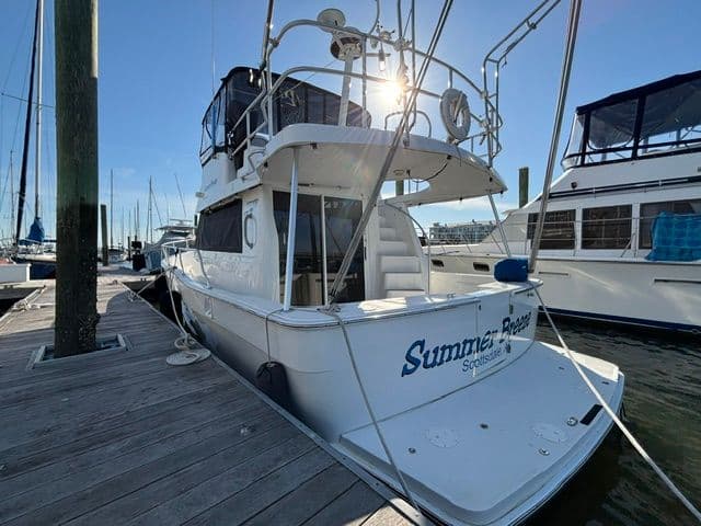 2001 Mainship 390 Trawler - 25