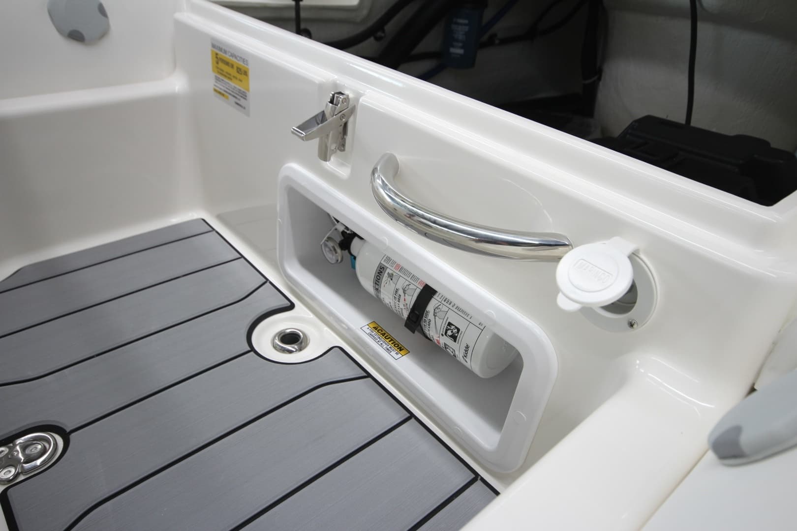 2026 Zodiac Yachtline 400 DL NEO - Image 8
