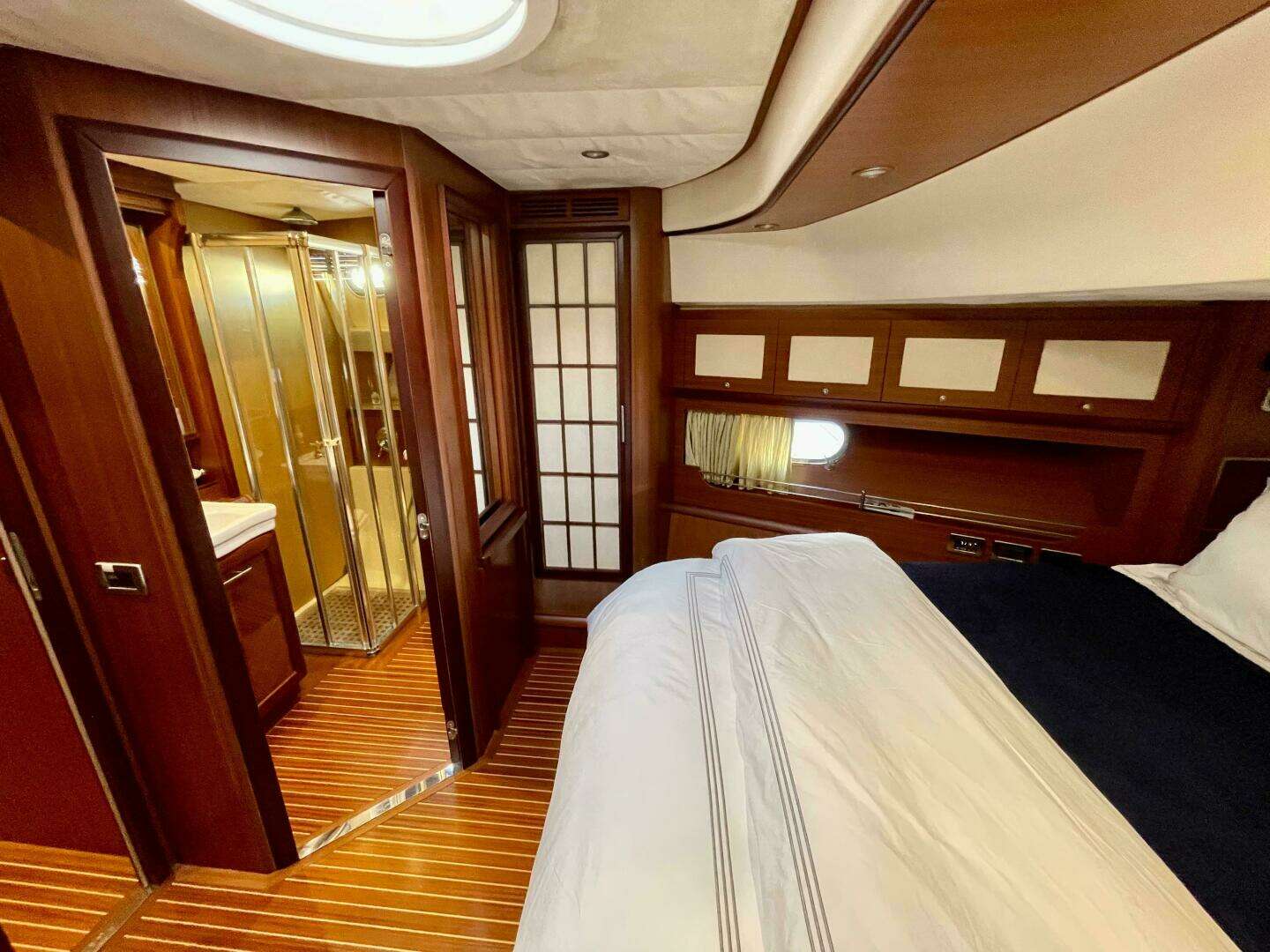2006 Mochi Craft 74' Dolphin - Image 64