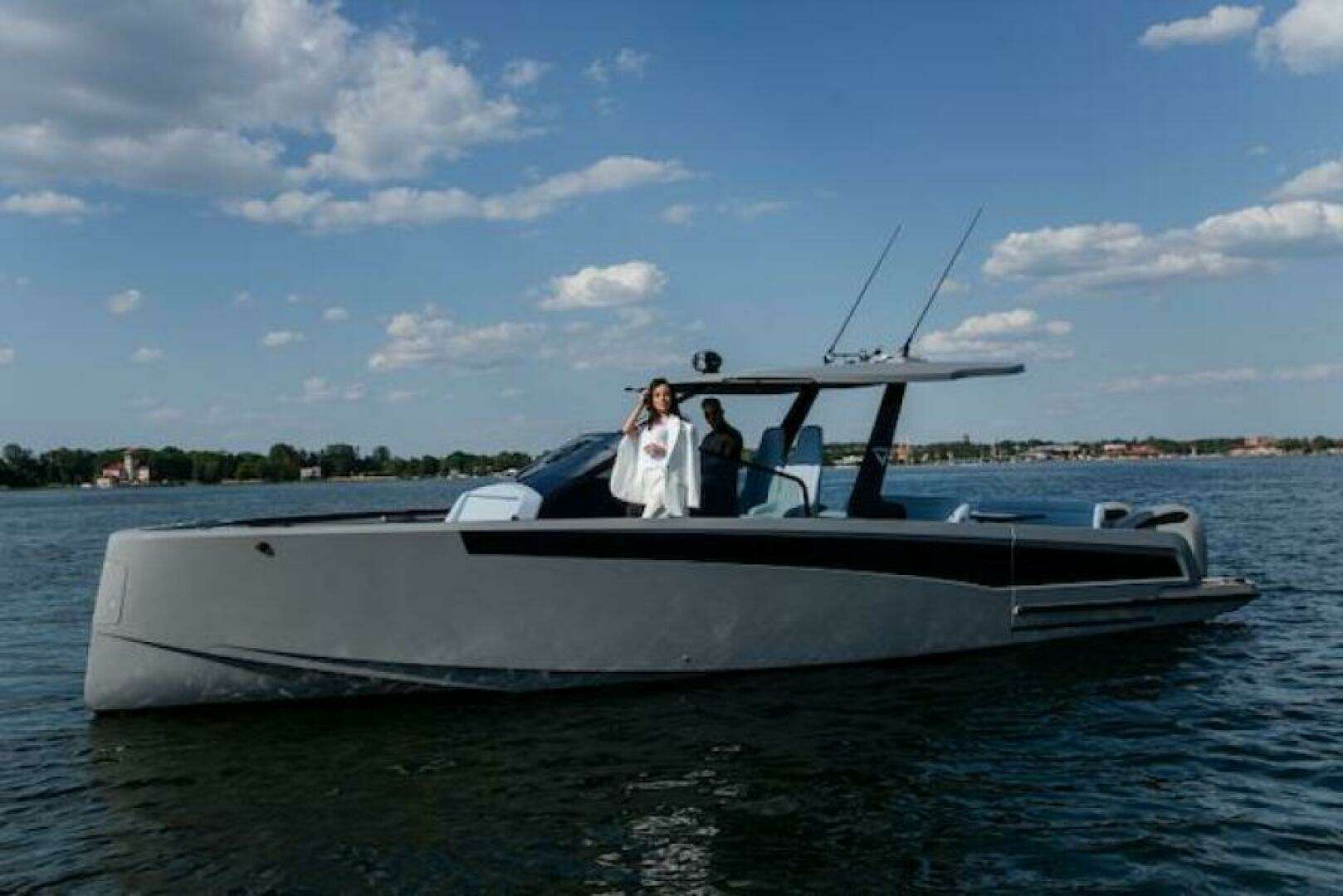 2026 Virtue V10 T-Top - Image 4