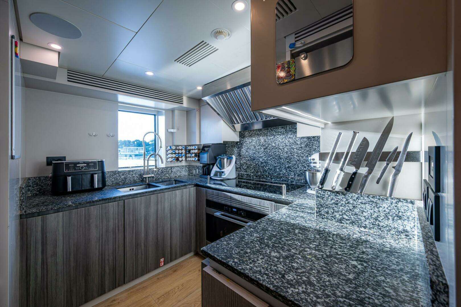 2023 Benetti 34M OASIS - Image 39