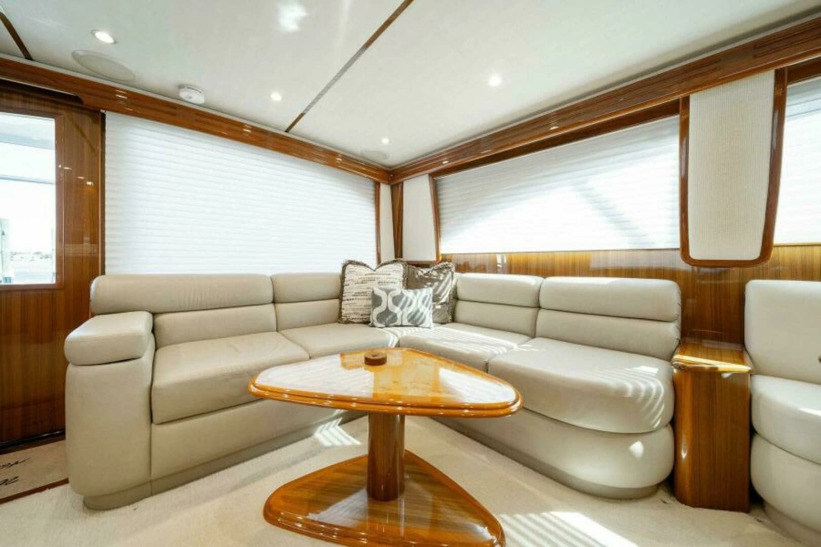 2016 Viking 55 Convertible - Image 10