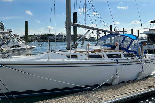 1985 Catalina 30 - Image 1