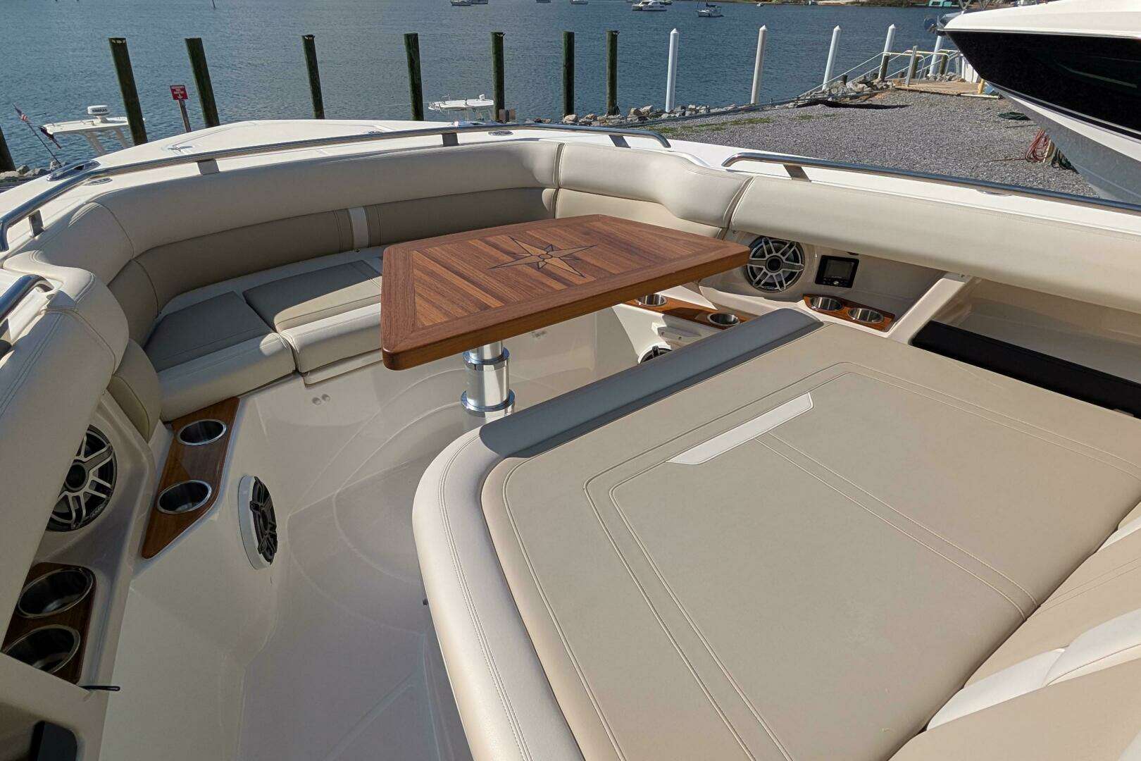 2024 Boston Whaler 350 Realm - Image 13