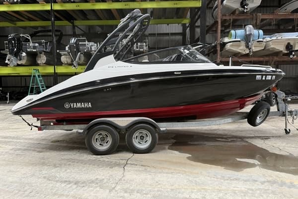 2018 Yamaha Boats 212 Limited S