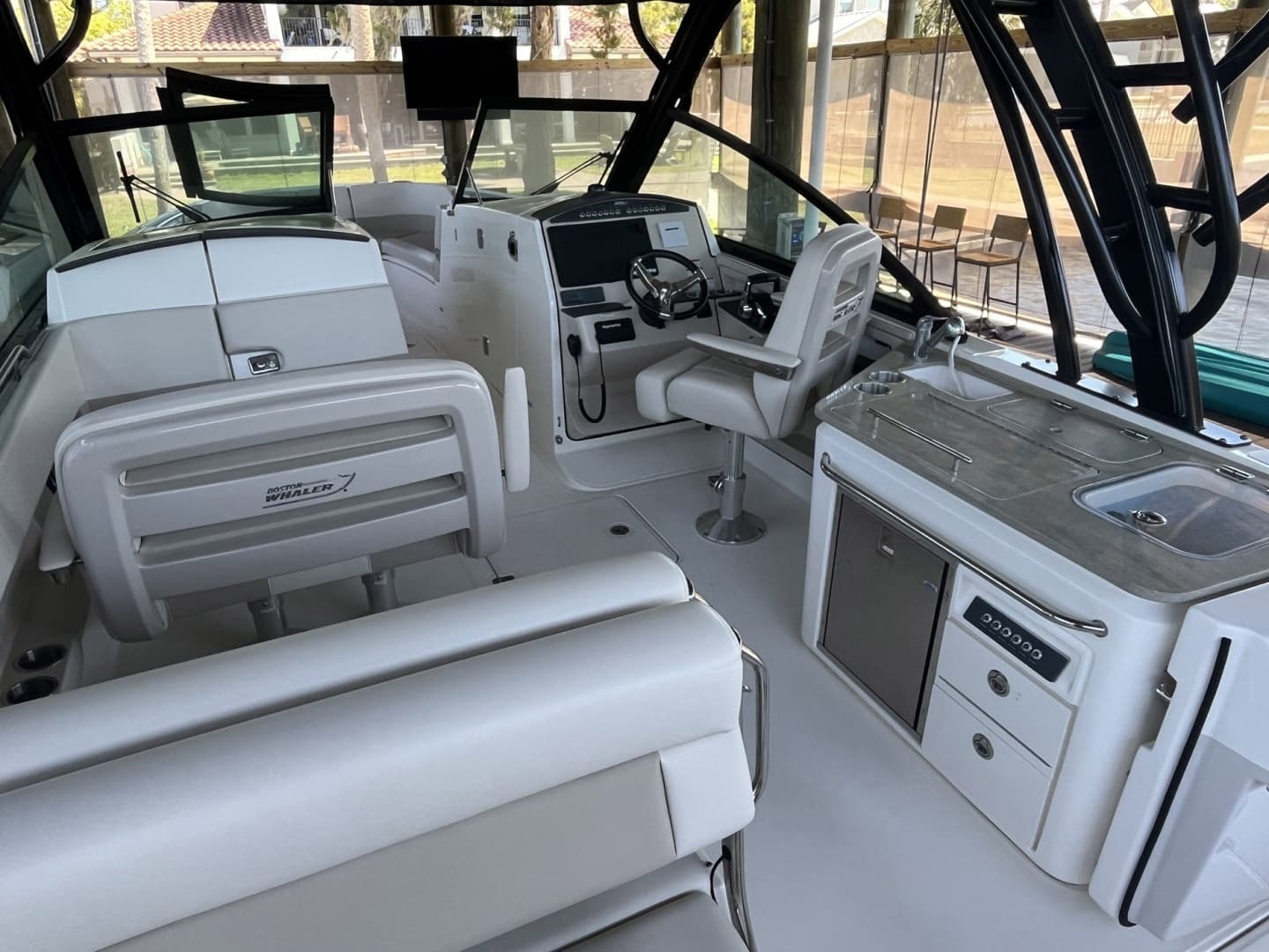 2022 Boston Whaler 320 Vantage - Image 19