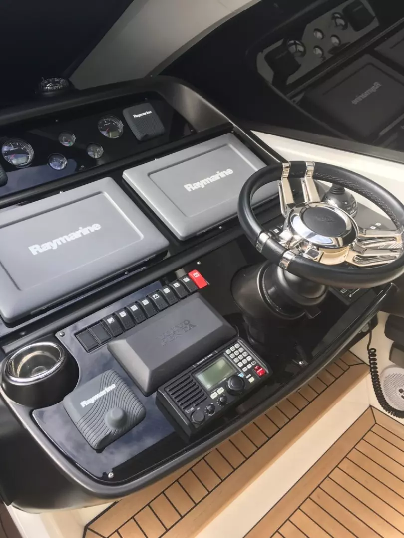 2013 Sunseeker Portofino - Image 9