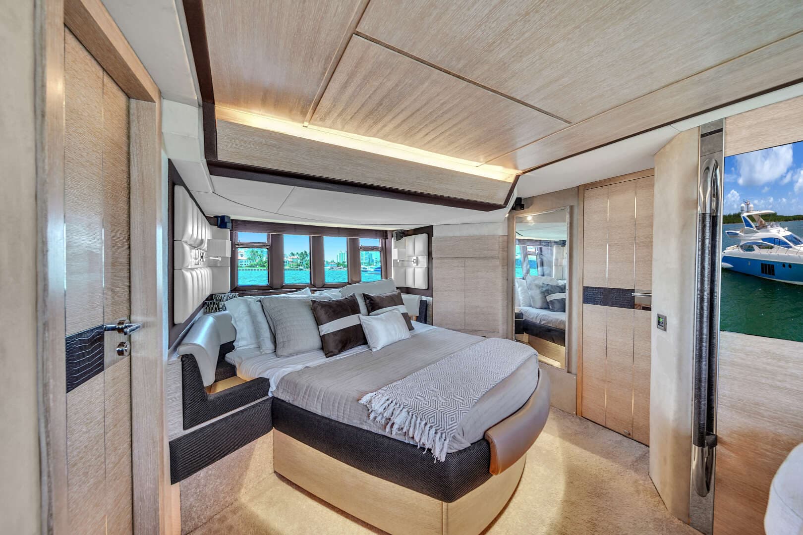 2012 Azimut 64 FLY - Image 82