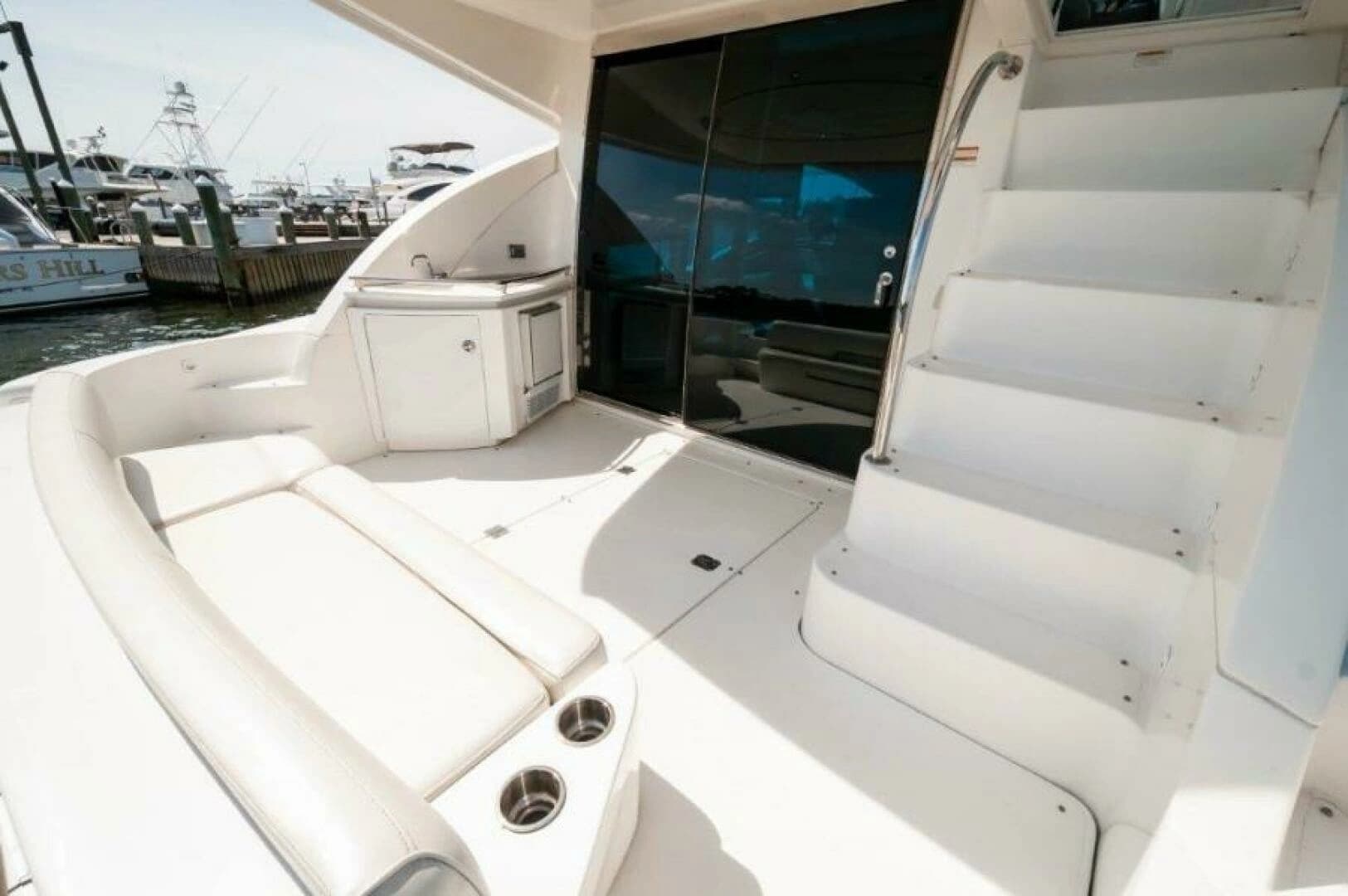 2006 Cruisers Yachts 477 Sport Sedan - Image 32