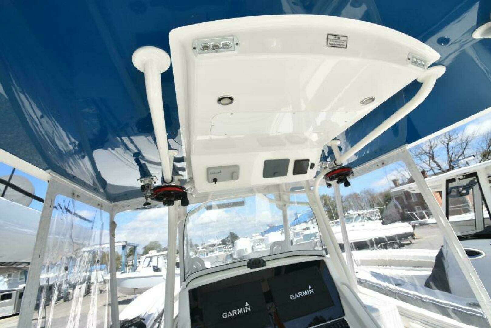2018 Regulator 34 SS - Image 15