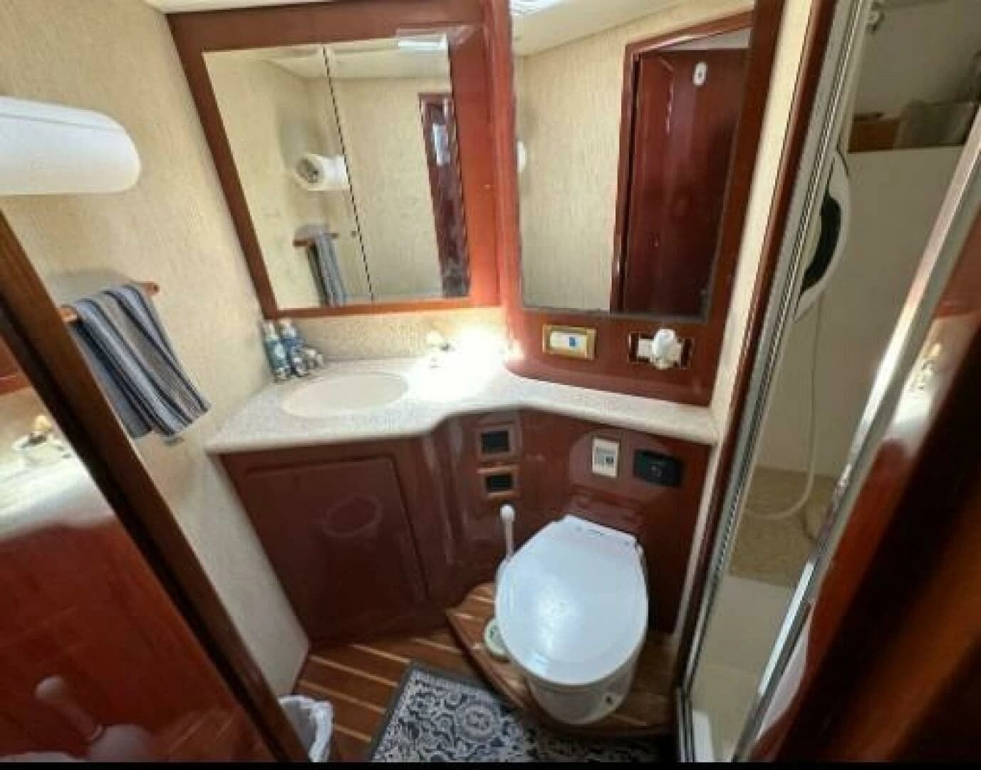 2006 Buddy Davis 48 Express - Image 35