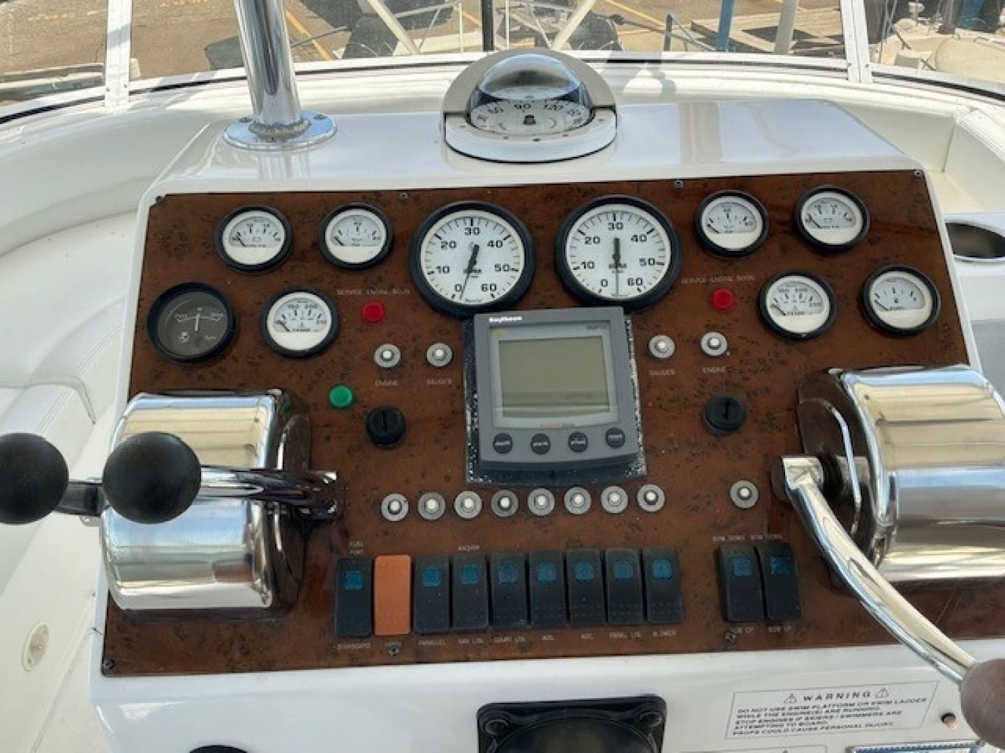 2000 Silverton 41 Convertible - Image 30