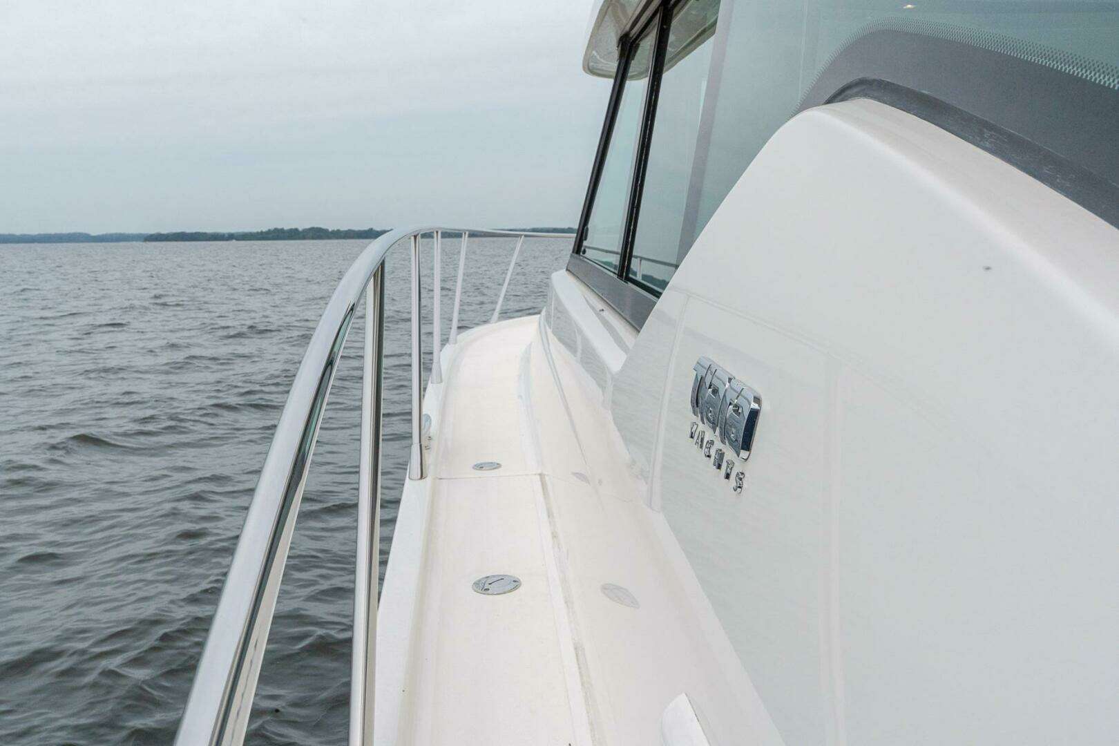 2021 Tiara Yachts 4400 Flybridge - Image 40