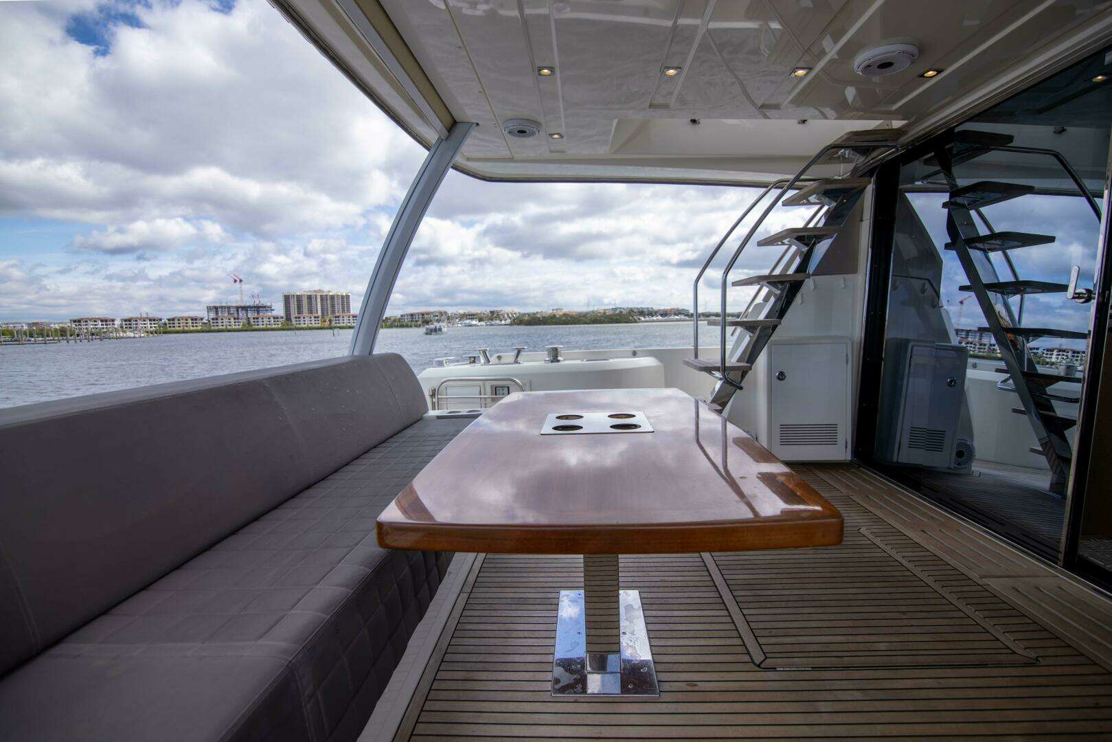 2018 Prestige 680 Flybridge - Image 34