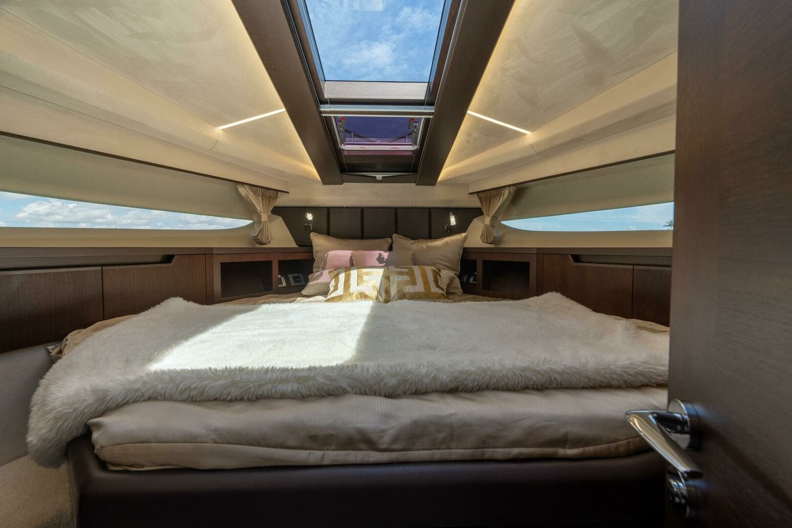 2022 Galeon 425 HTS - Image 15