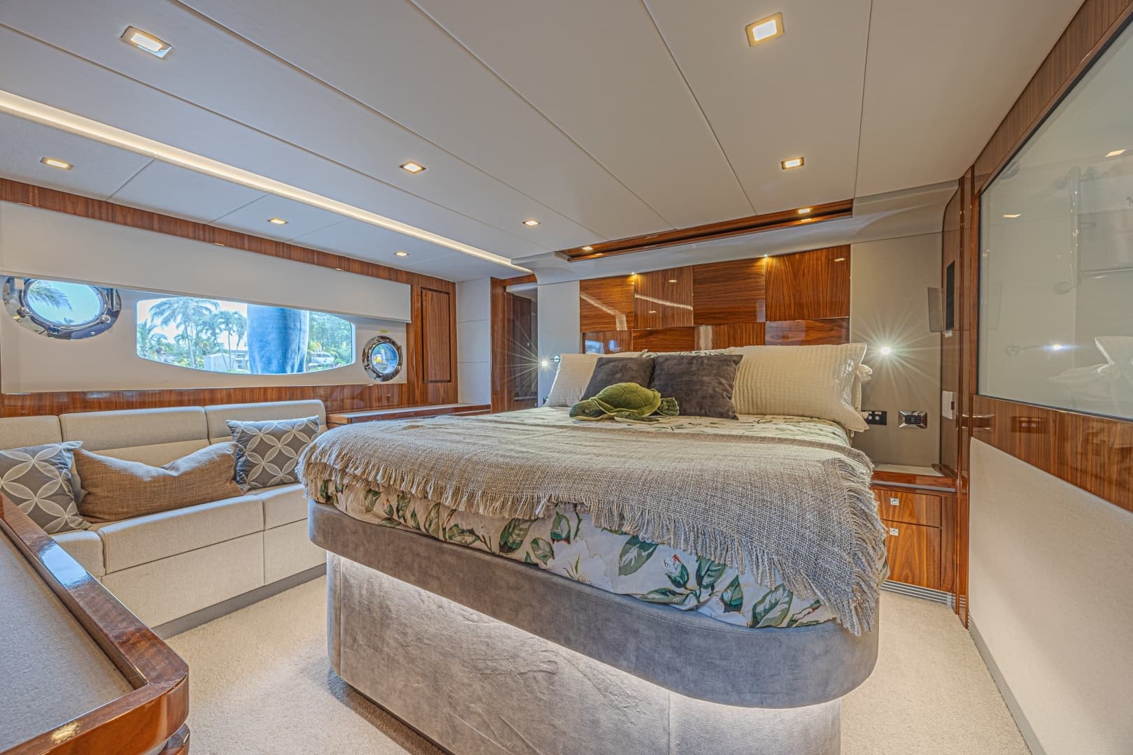 2021 Riviera 6000 Motor Yacht - Image 19
