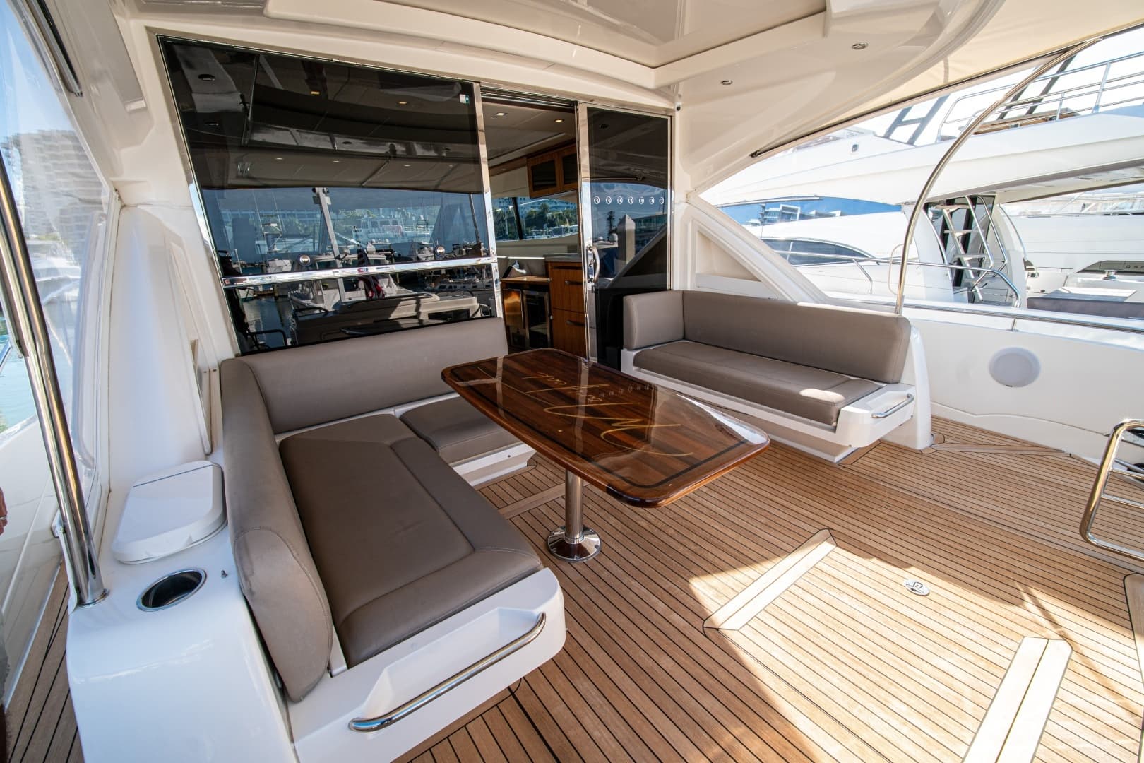 2015 Riviera 6000 Sport Yacht - Image 26