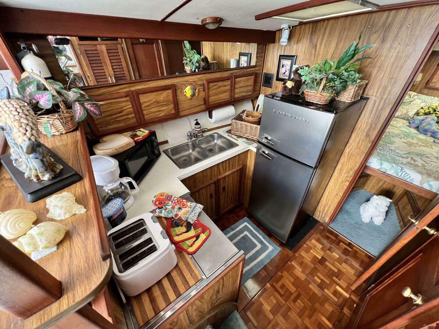 1979 Viking 35 Convertible - Image 14