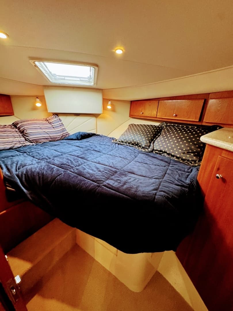 1999 Carver 406 Aft Cabin Motor Yacht - Image 38
