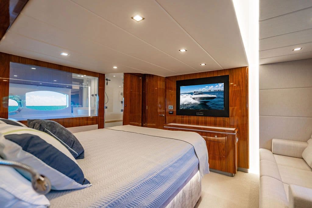 2022 Riviera 6000 Sport Yacht Platinum Edition - 42