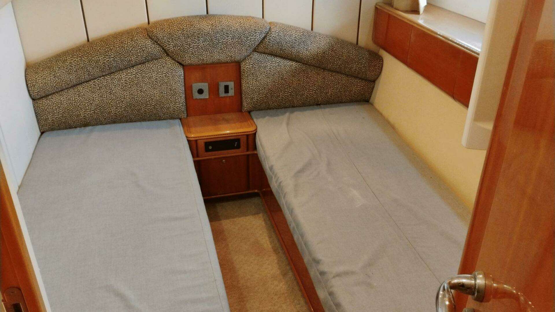 2001 Viking Princess 72 - Image 26