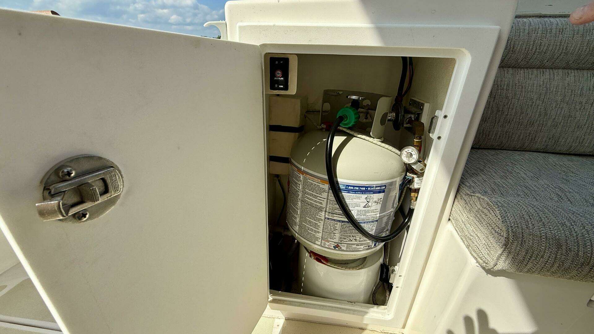 2014 Maine Cat P44 - Image 16
