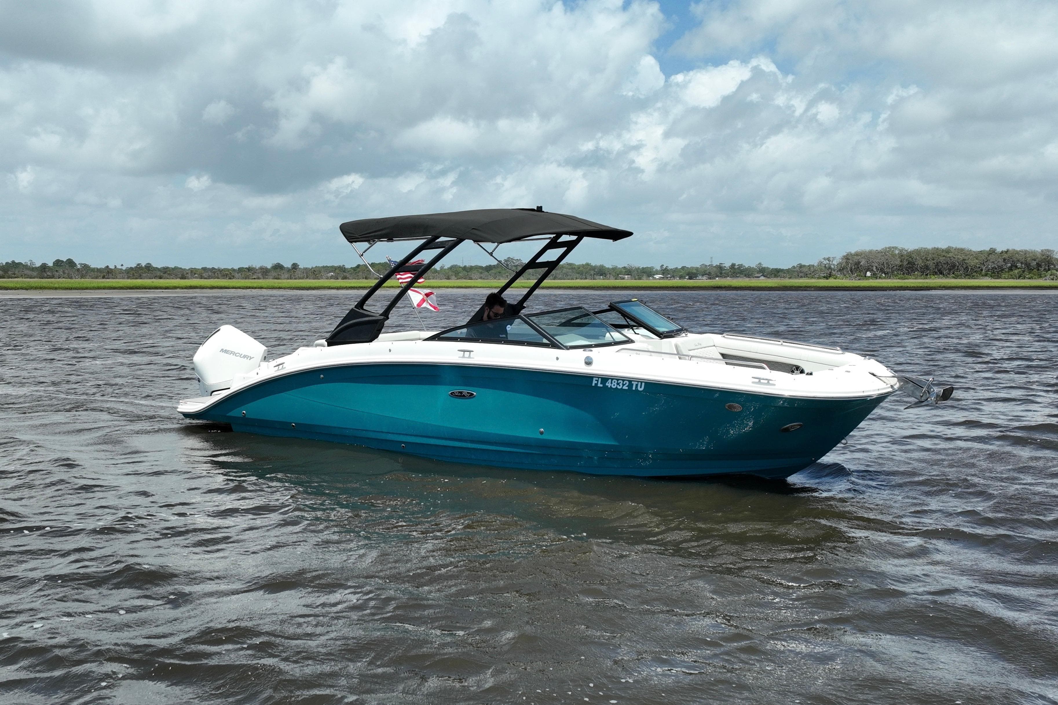 2024 Sea Ray SDX 270 Outboard
