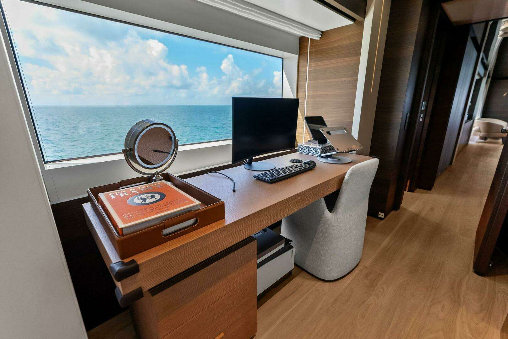 2023 Custom Line 33 Navetta - Image 61