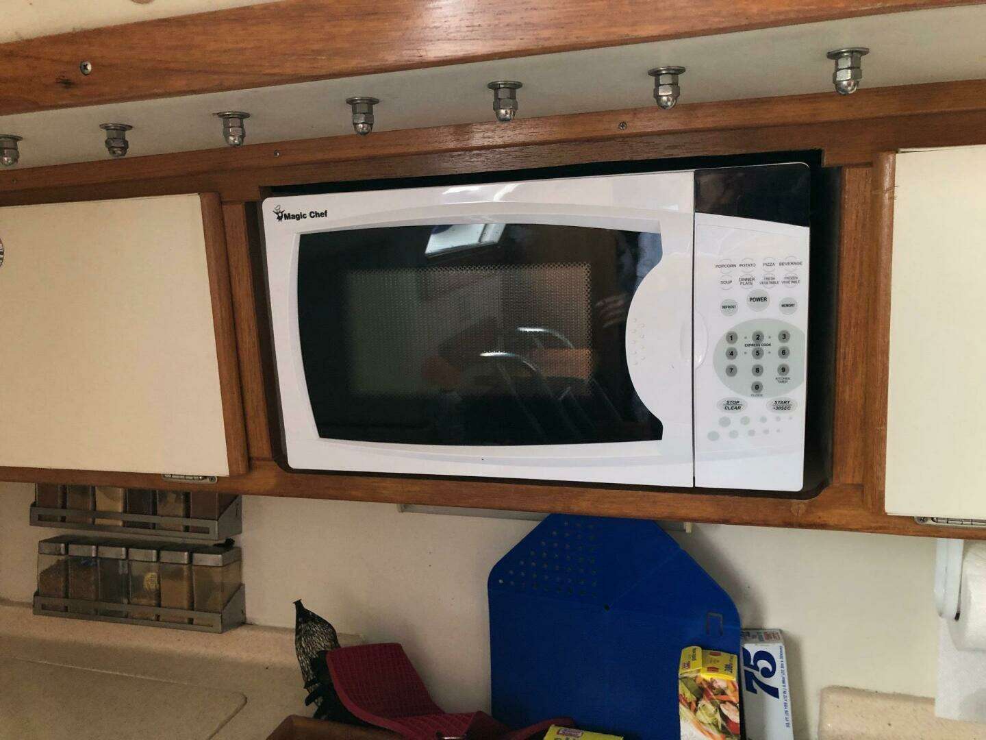 1998 Catalina 320 - Image 25